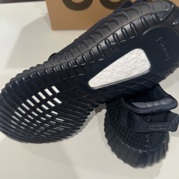 New Yeezy adidas 350 v2 boost onyx Yeezys men’s 10 shoes - Picture 3 of 5